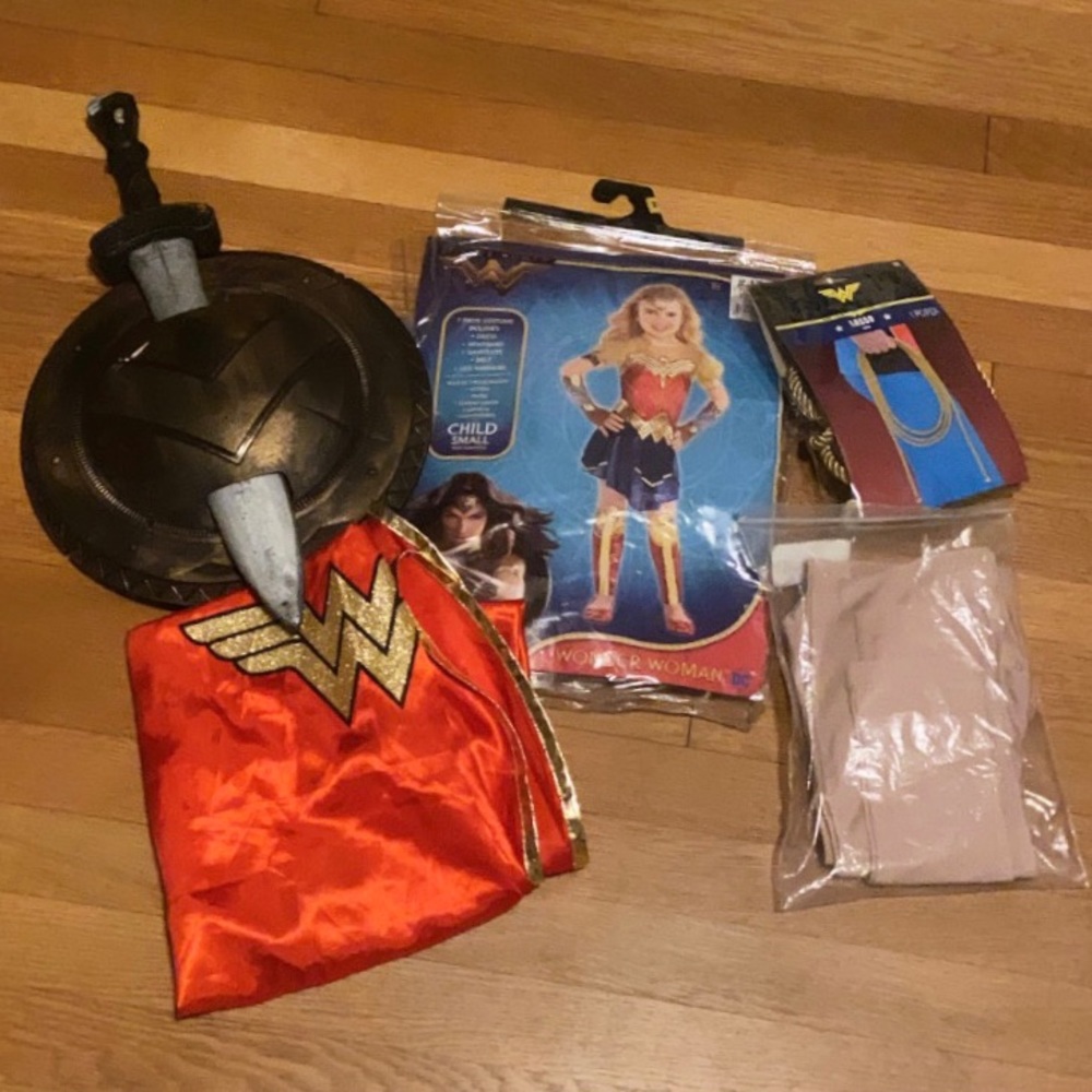 Wonder Woman Girl Costume - Picture 8 of 12